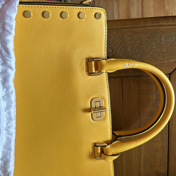 MK bag great for spring/summer - Picture 9 of 12